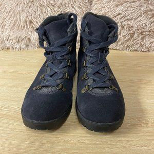 Womens 8W Clarks Navy Blue Lace-up Booties *NWOT*